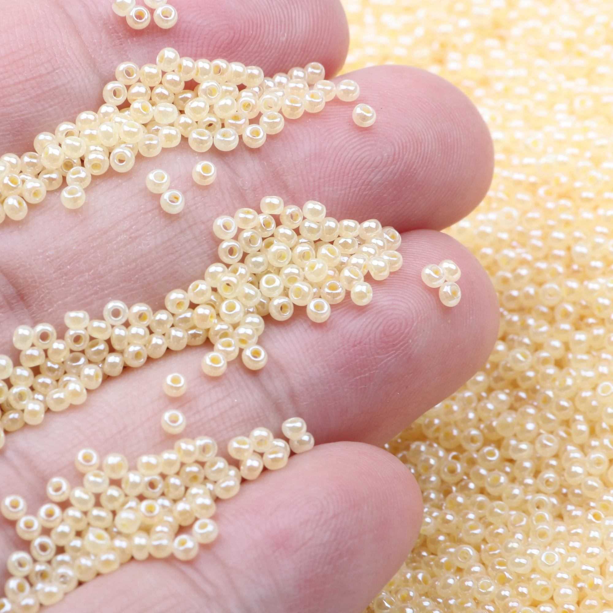 2mm Biżuteria DIY Seed Bead Cream Color błyszczące blady szklane koraliki nieprzezroczyste koraliki nasienne 10g 1300PCS Wysokiej jakości GSB-C