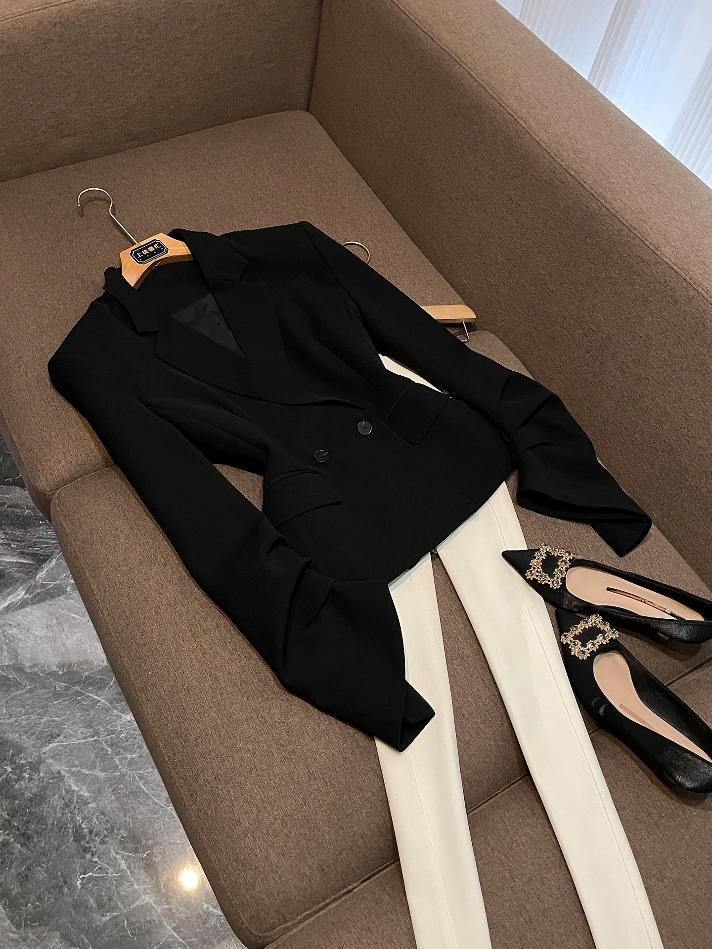 

Ретро-пиджак для похудения с длинными рукавами, зауженной талией и заостренными лацканами, идеально подходит для поездок на работу, идеально подходит для миниатюрных женщин Z895