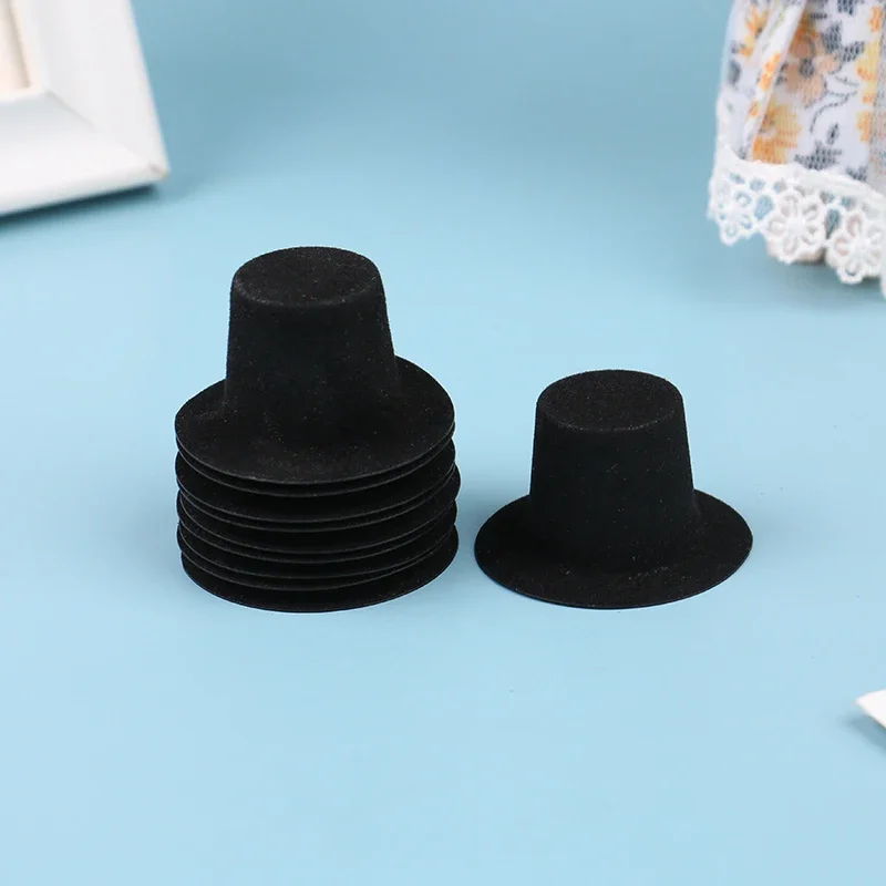 10 pezzi 1:12 simulazione in miniatura di casa delle bambole modello di cappello floccato in PVC nero accessori fai da te