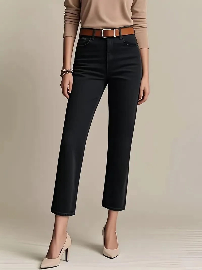 

Women's black ankle-length straight-leg stretch mid-rise casual skinny and slimming denim jeans. They are simple and versatile.