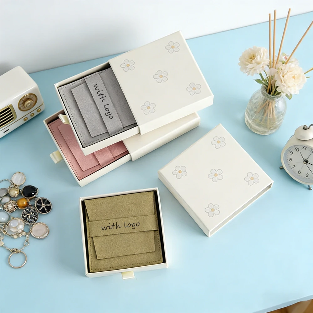 

100 персонализированных картонных коробок для хранения украшений с логотипом, для браслетов и подвесок, с подарочными мешочками из микрофибры и бархата