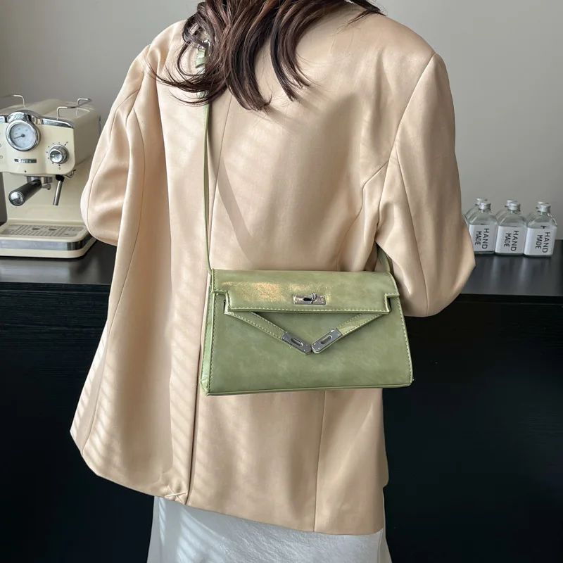 

Unique Designer Tote Bag Vintage Crossbody Handbag For Trendy Women With Commuter Use And Logo