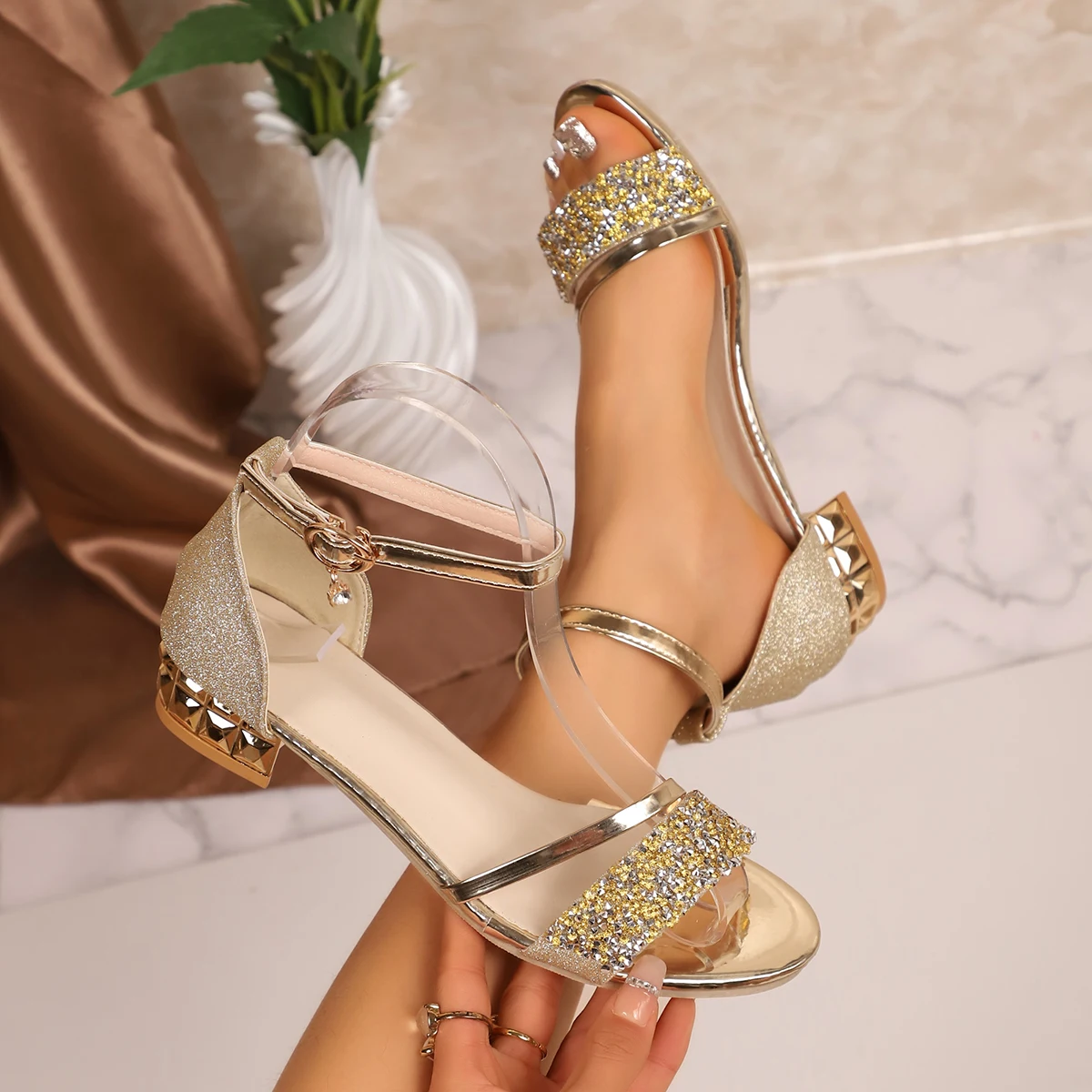 Fashion Women Sandals Gold and Silver Low Heel Casual Shoes Women Open Toe Summer Light Fashion Women Shoes High Heel Sandals