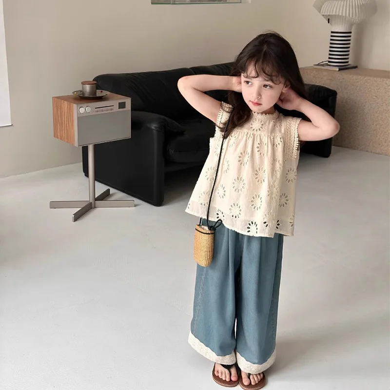 

Детская одежда 2025 г., милый кружевной жилет без рукавов для девочек в лесном стиле, дизайн для отпуска, с полой вышивкой, топ без рукавов