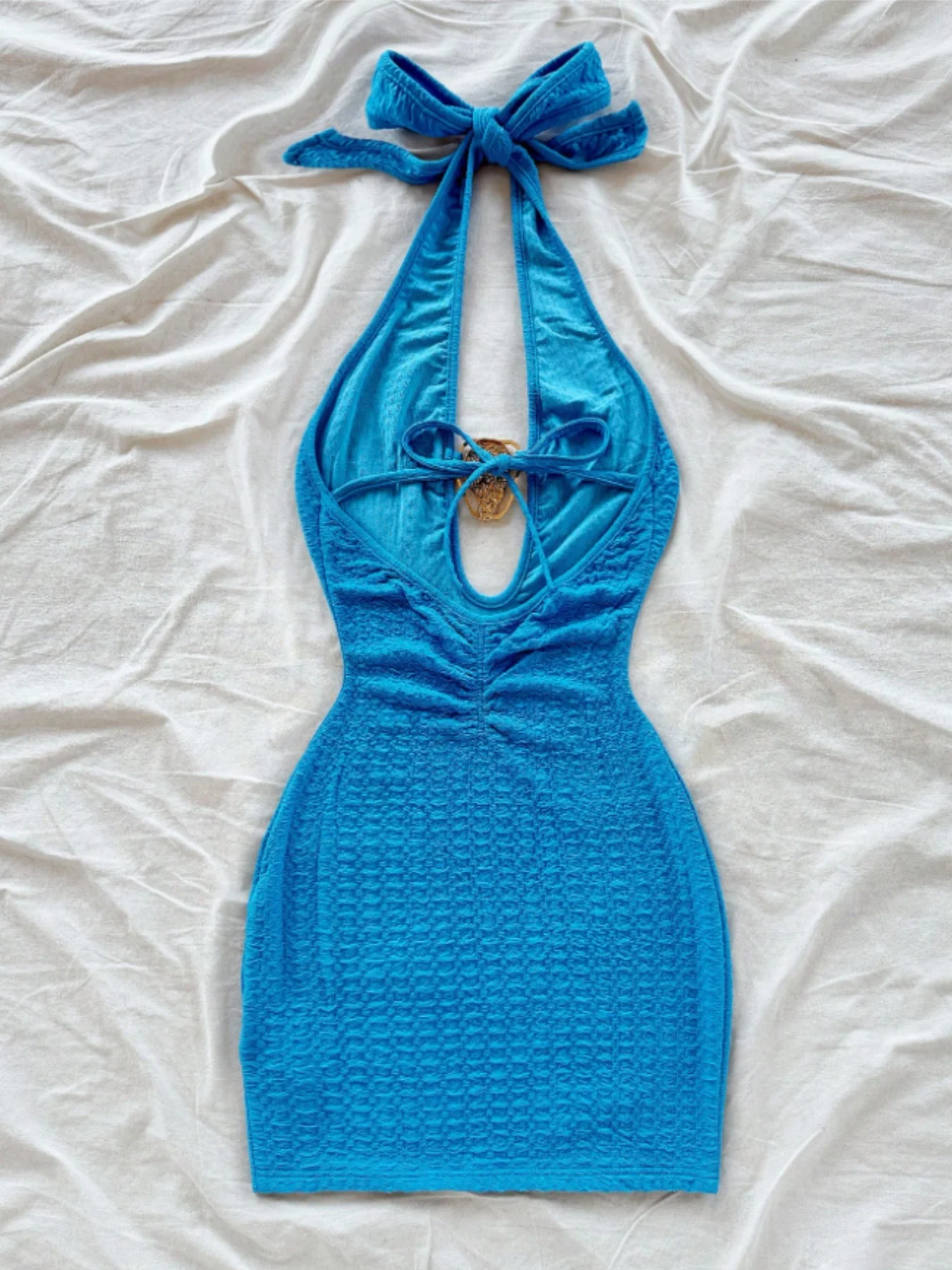 Elegante versátil tendência da moda feminina vestido de saia envoltória fora do ombro, decoração elegante no peito e design de tecido de camada dupla