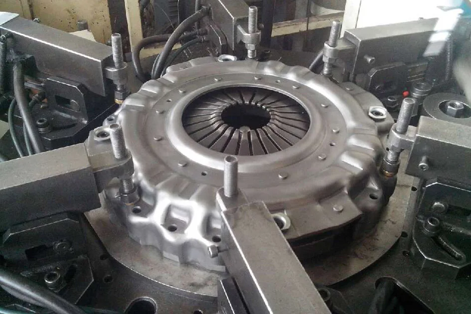 الصين رخيصة سيارة مخلب القرص غطاء القابض طقم القابض 31001-0K010 628 3585 00 لتويوتا #6