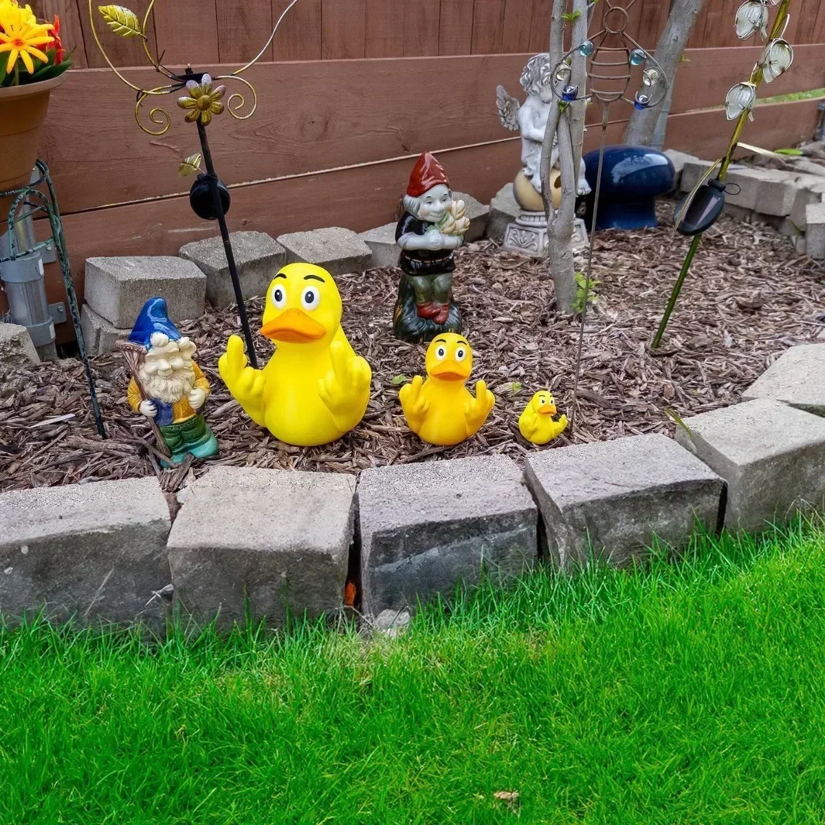 Funny Middle Finger Duck Home Statue Resin Mini Duck Garden Decoration Rustic Country Kitchen Decor Farm Animal Table Ornament