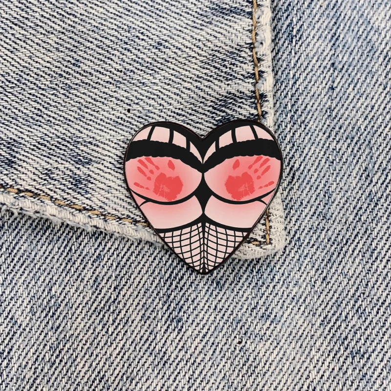 New Fashion Heart-shaped funny Sexy Cheeky Chucky butt heart metal pin vintage Shirt Lapel Badge pins for Lover Girl