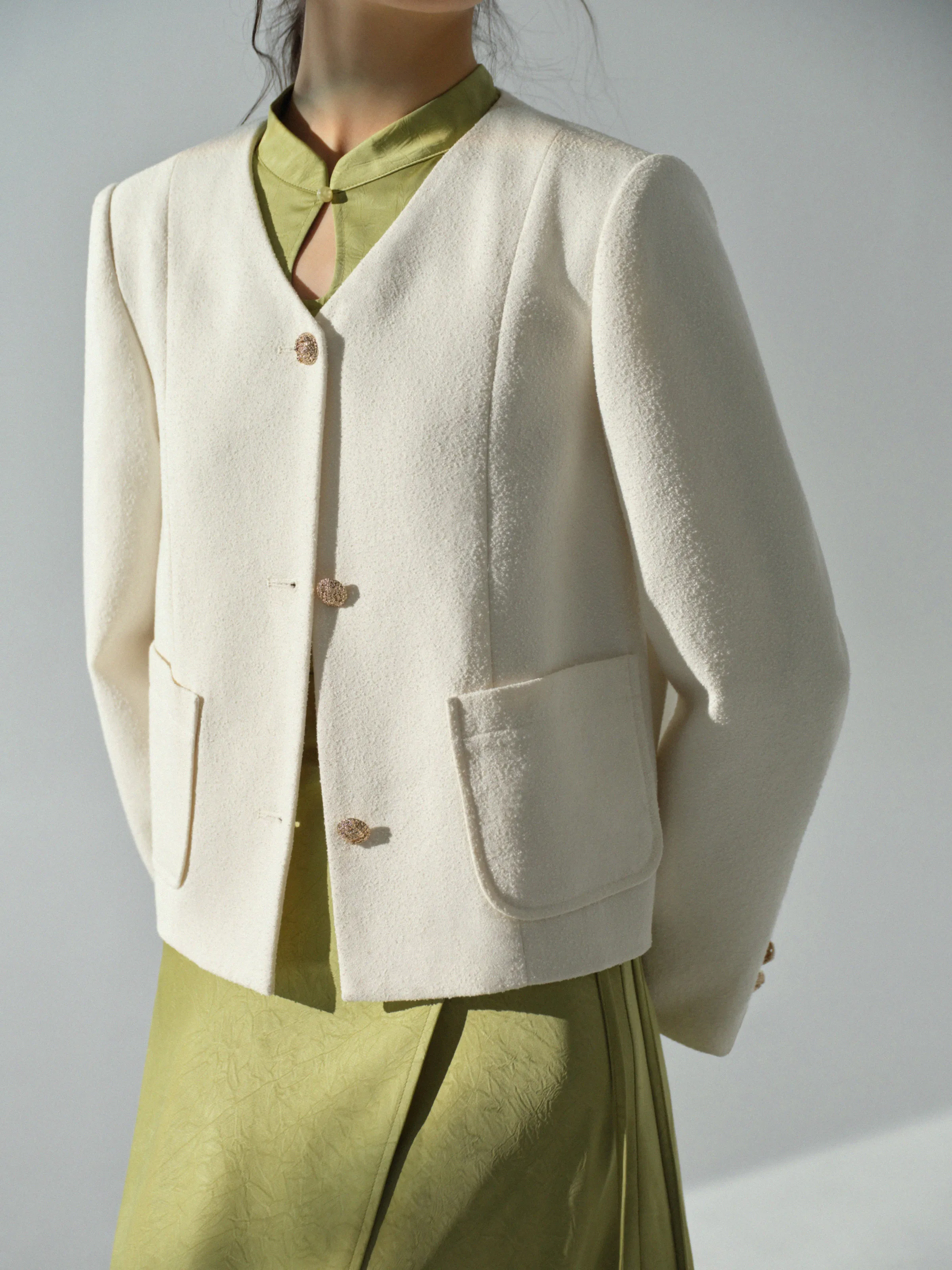 Elegant Minimalist Short Blazer Tailored V Neck Cropped Jacket Women Autumn Casual Outfit Structured Shoulders Chic Modern Style