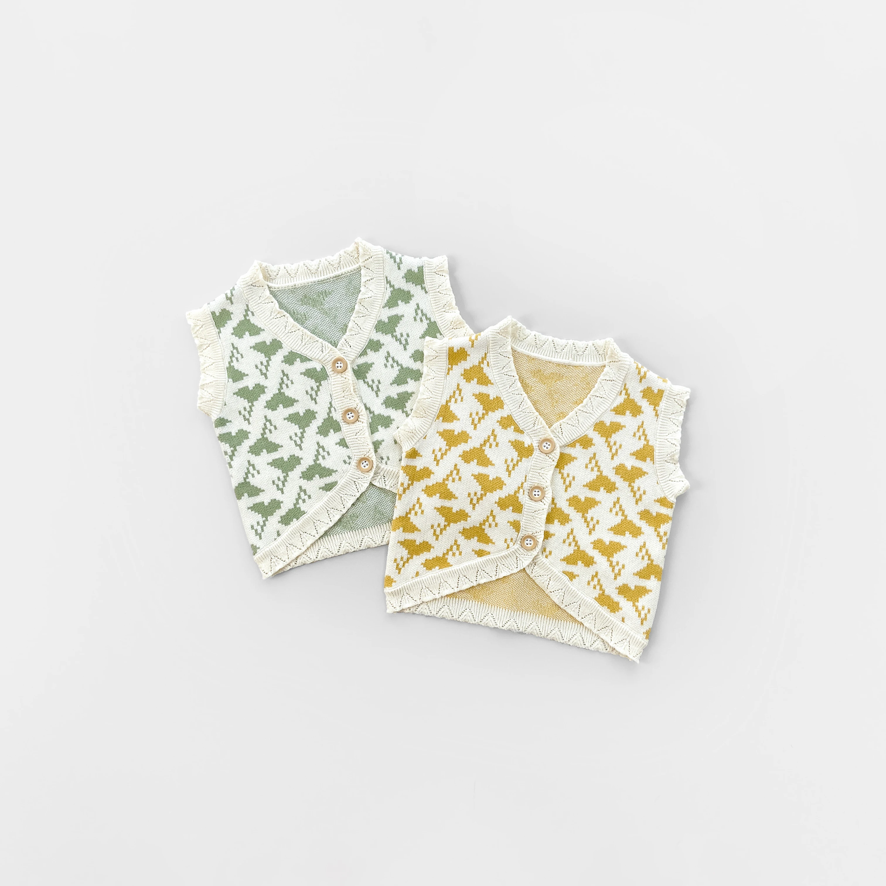 

New autumn clothing for infants aged 0-3, fashionable baby jacquard knitted V-neck vest, cardigan vest