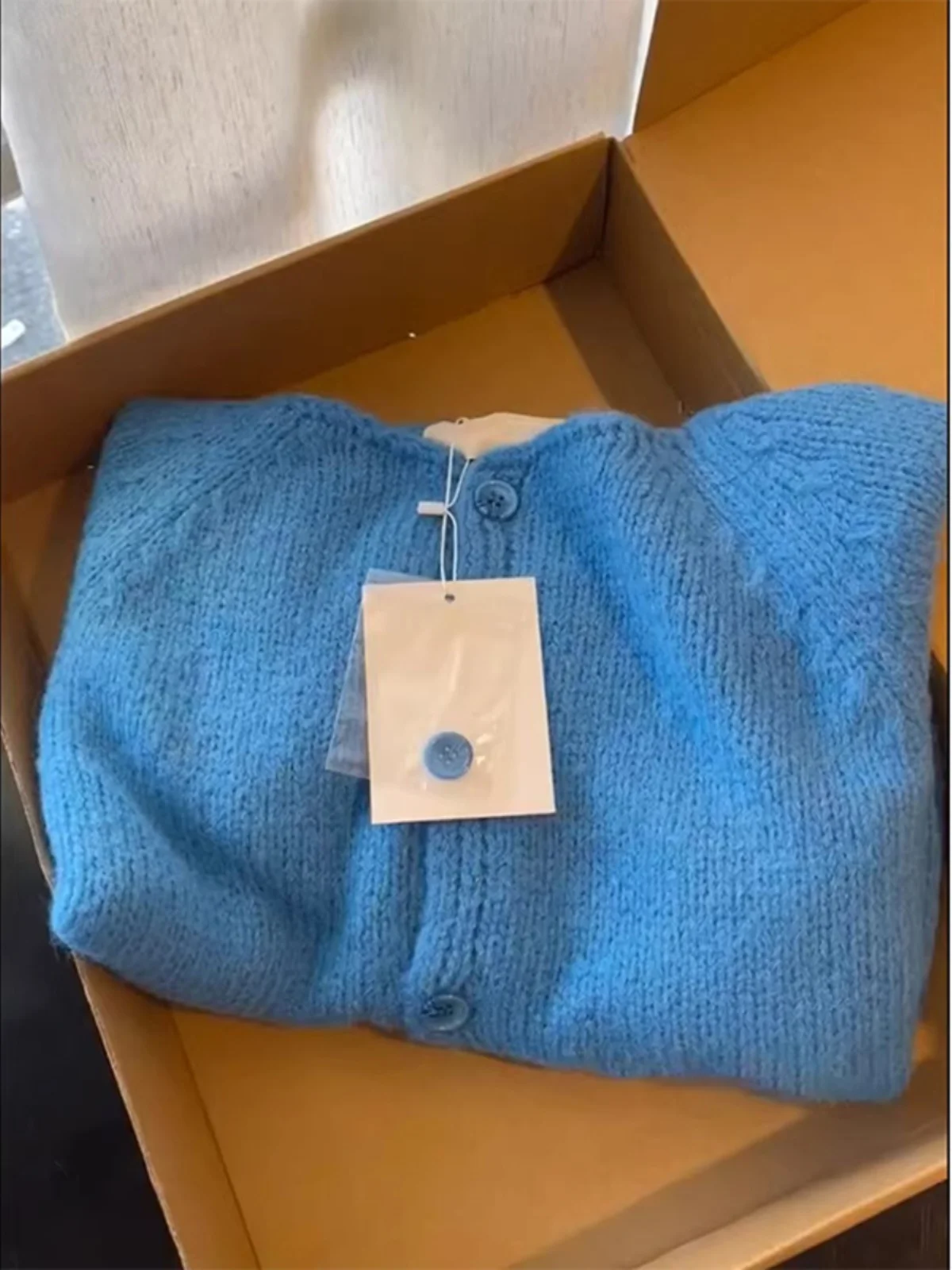 Cardigã Feminino de Tricô Macio Azul Klein de Manga Longa com Botão Único, Estilo Coreano Confortável para Outono/Inverno