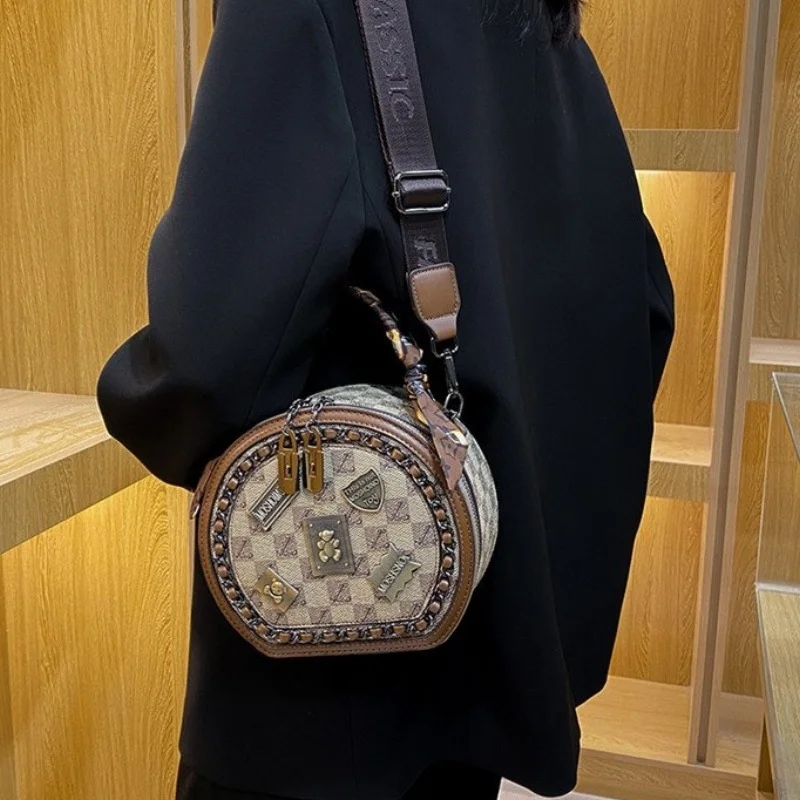 حقائب اليد الراقية حقيبة مستديرة للنساء عادية فاخرة موضة شخصية حقيبة كروسبودي شارة الدب نمط حقيبة الكتف ساعي