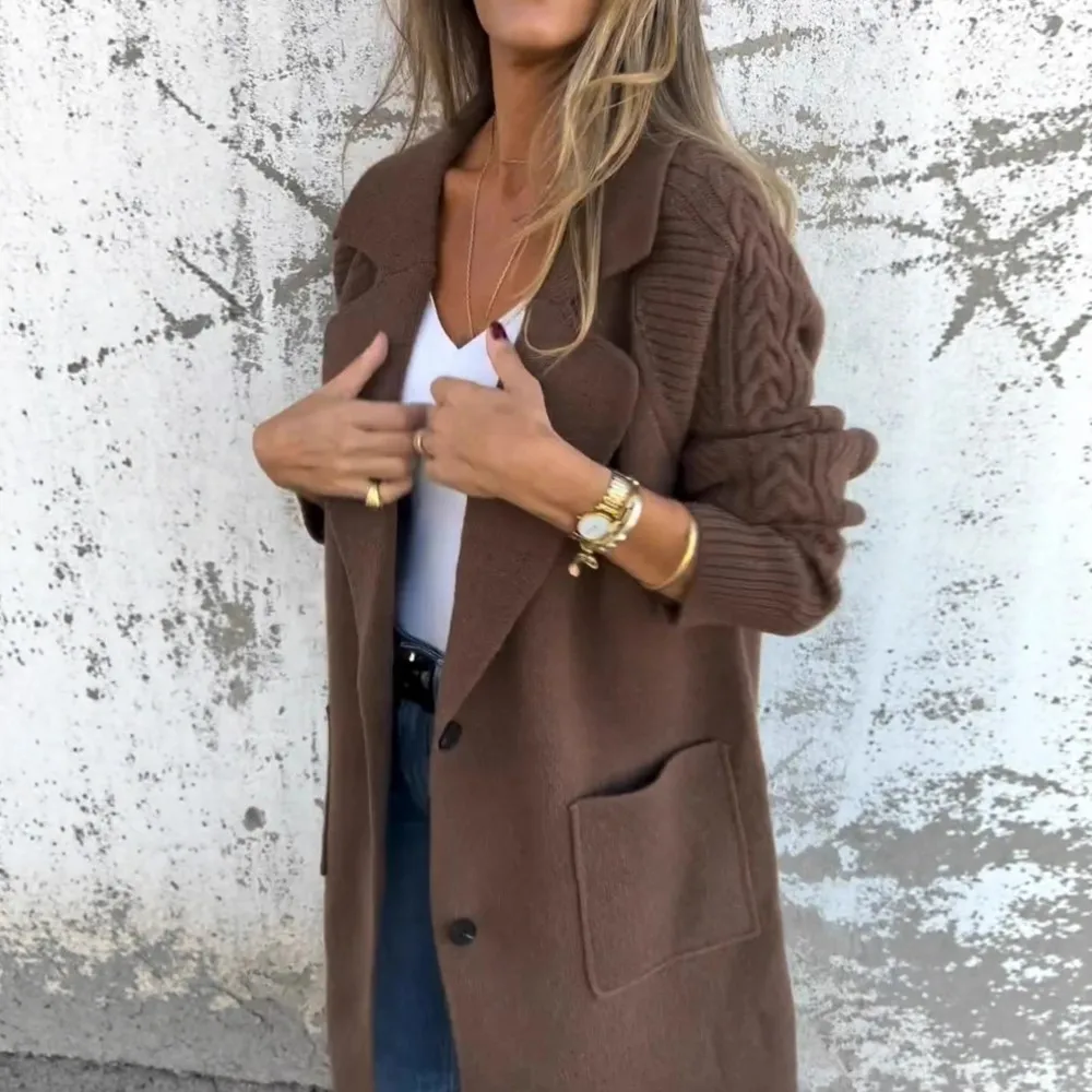 เสื้อโค้ทไหมพรมถักลายแฟชั่นสำหรับผู้หญิง ฤดูใบไม้ร่วงและฤดูหนาว รุ่นใหม่ ทรงหลวม สไตล์เรโทร อุ่นสบาย ปี 2025