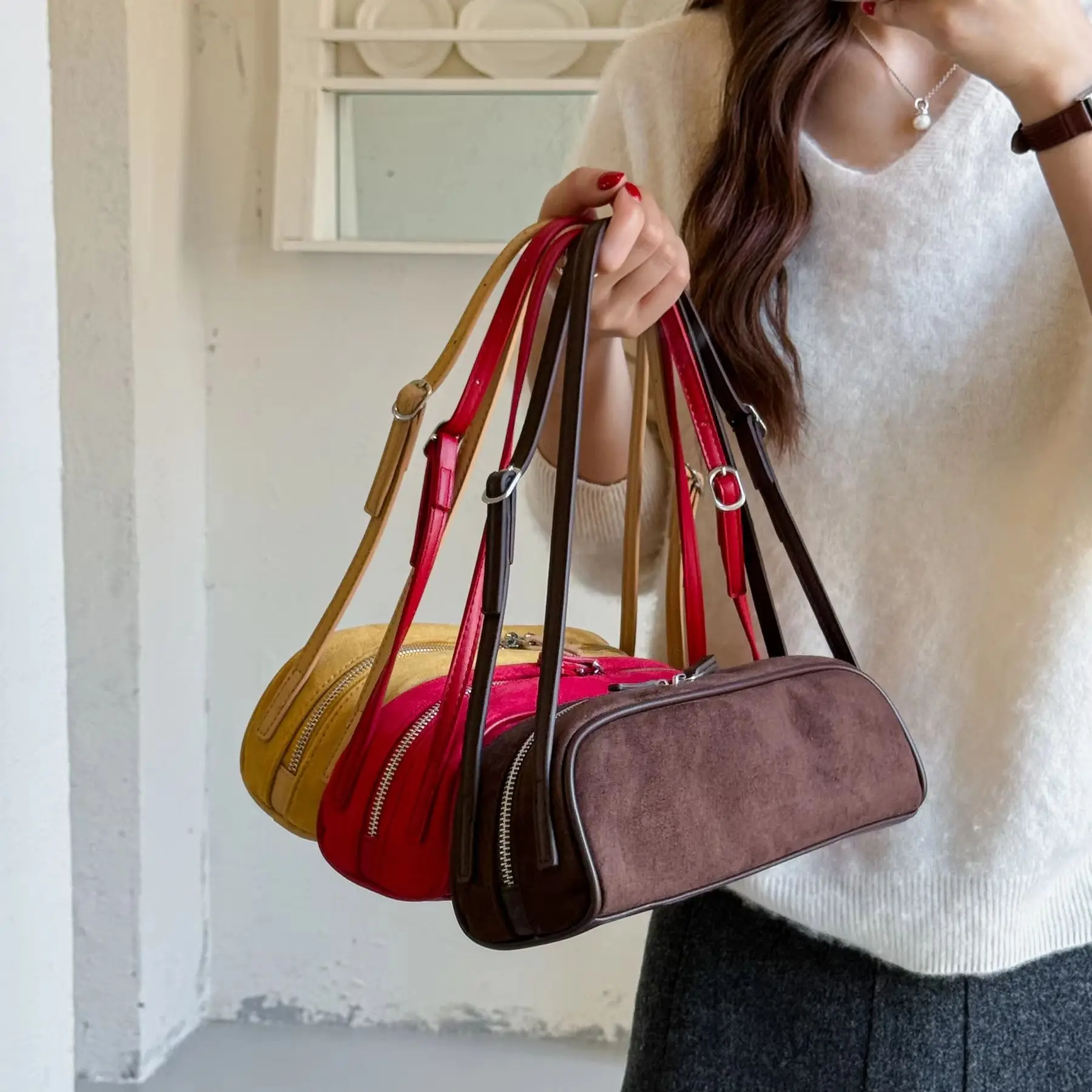 Retro Suede Shoulder Bag Contrasting Colors Thin Edge Straps Lightweight Simple Underarm Cylindrical Bag Women's Handbag New