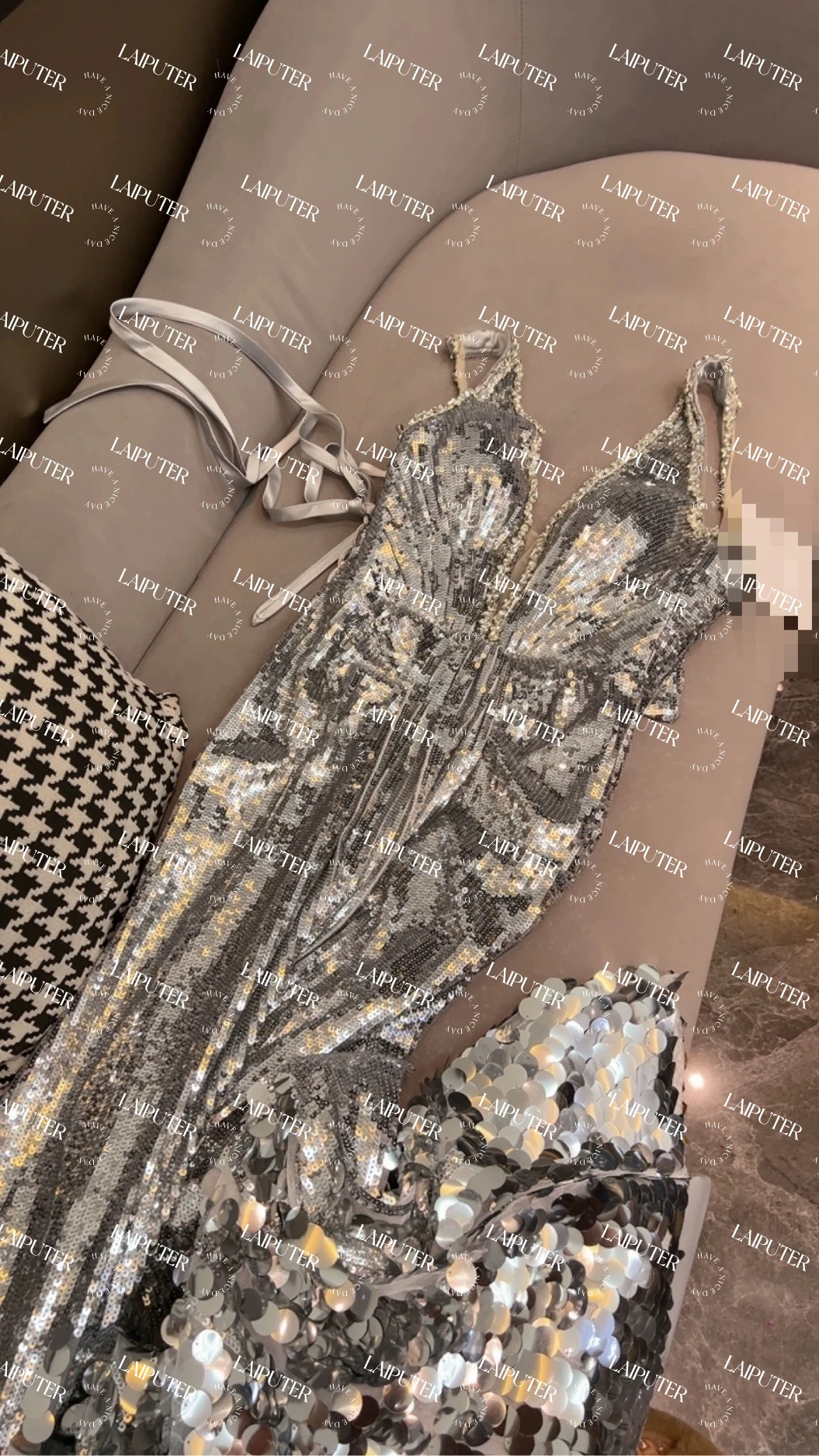 Robe de soirée sirène à paillettes argentées, col licou, col en V, dos nu, perles de cristal, robe de célébrité