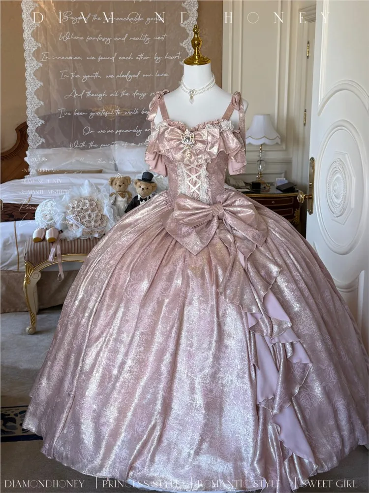 

Элегантное, величественное и романтичное длинное платье цвета бархатной розы.