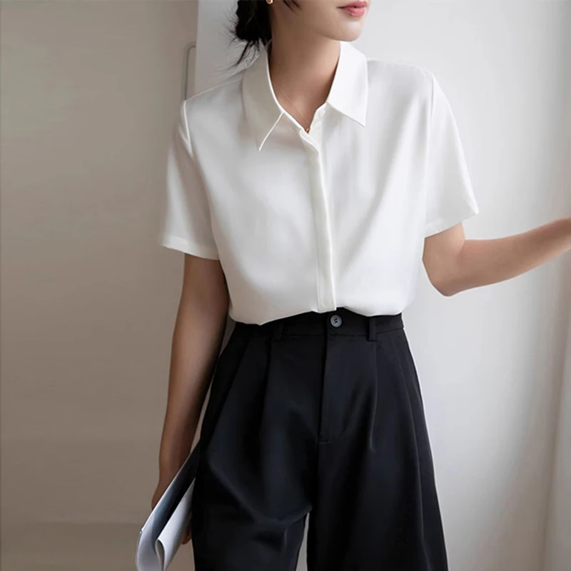 White short sleeves