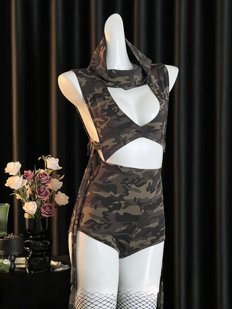 

Камуфляжный комплект униформы с глубоким V-образным вырезом для женщин, горячее и игривое нижнее белье, шорты с открытыми ягодицами и шляпой, сексуальный костюм для ролевых игр