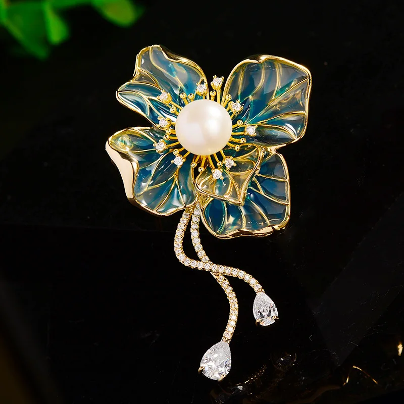 

2023 Luxury Bauhinia Flower Broochpins Natural Freshwater Pearl Enamel Painted Exquisite Floral Brooches for Woman Accessories