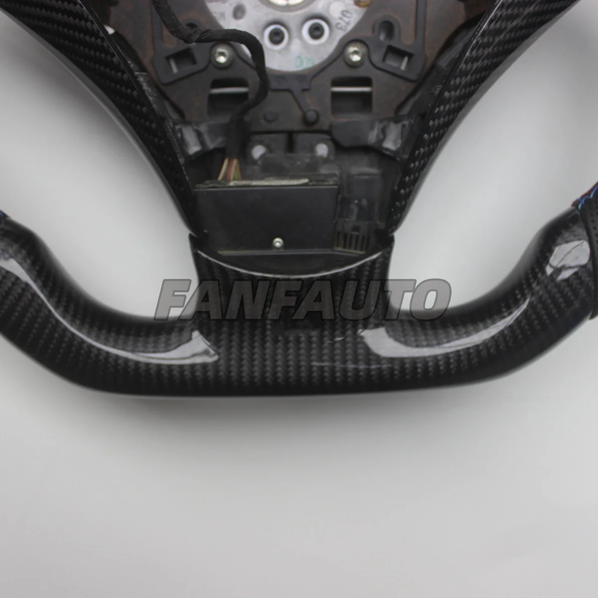 Replacement Real Carbon Fiber Steering Wheel with Leather for BMW E60 E61 5 Series 2003-2010 - Image 5
