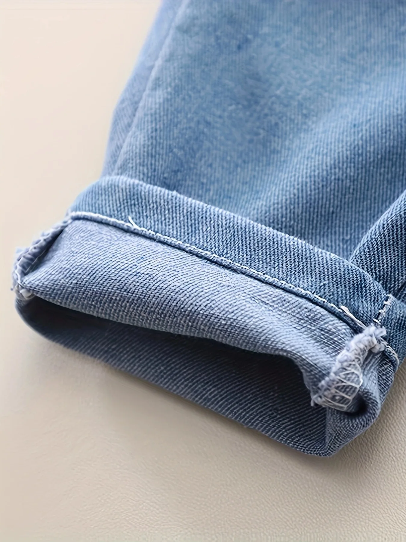 2-teiliges Kleinkind-Outfit mit Cartoon-Krokodildruck, Farbblock-Sweatshirt, elastische Jeanshose mit Bündchen, für Kinder, Frühling, Freizeitkleidung, Set – Detail 7
