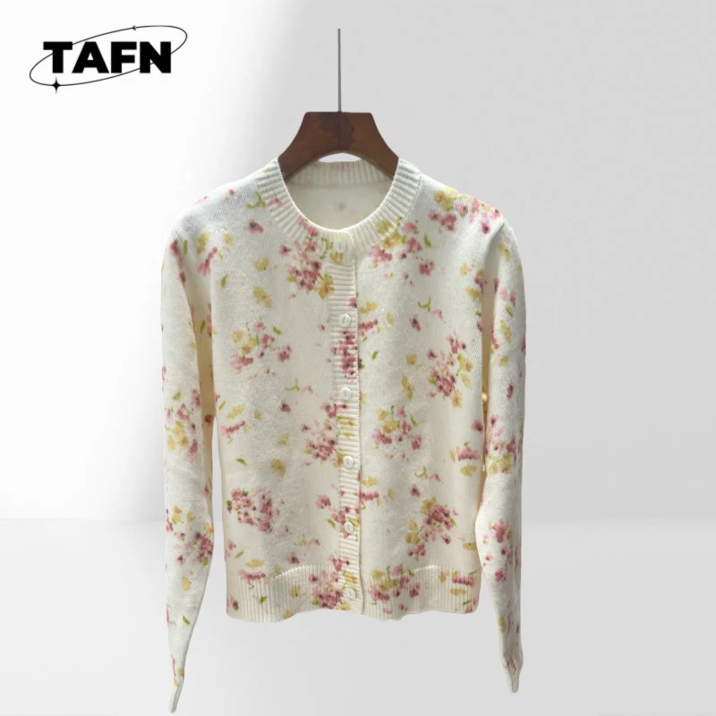 

Женский шикарный кашемировый кардиган в стиле ретро — качество премиум-класса для повседневных прогулок на 2025 год. Элегантный дизайн для повседневного комфорта AK1126