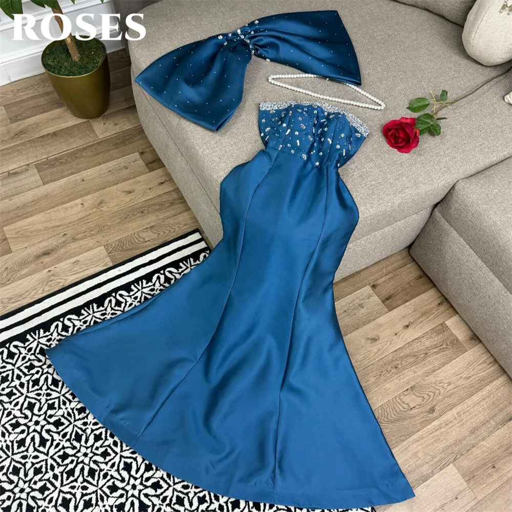 Sukienka wieczorowa bez ramiączek w kolorze niebieskim z kokardą, odkryte ramiona, suknia balowa typu syrena, formalna suknia na przyjęcie z kryształami, suknia balowa na zamówienie.