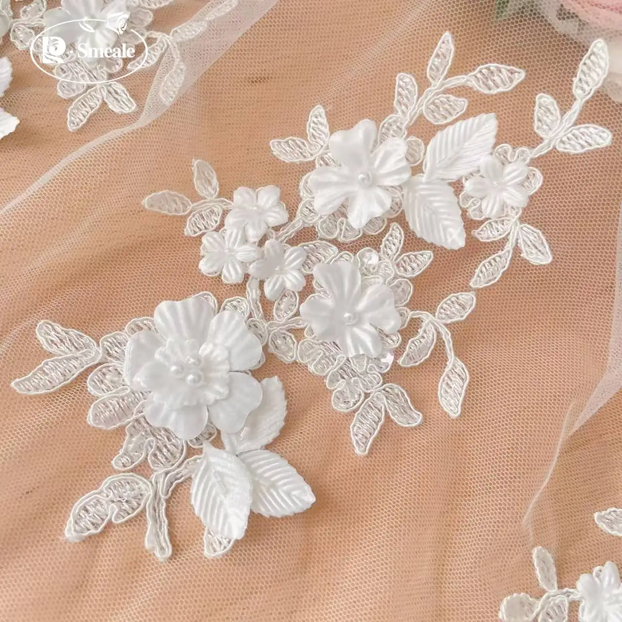 Elfenbeinweißer Rayon weicher Braut- und Hochzeitskleid-Schleierstoff. DIY handgefertigter Nähzubehör. 3D-Chiffon-Blumen-Perlen-Spitzenstoff RS35 – Detail 4