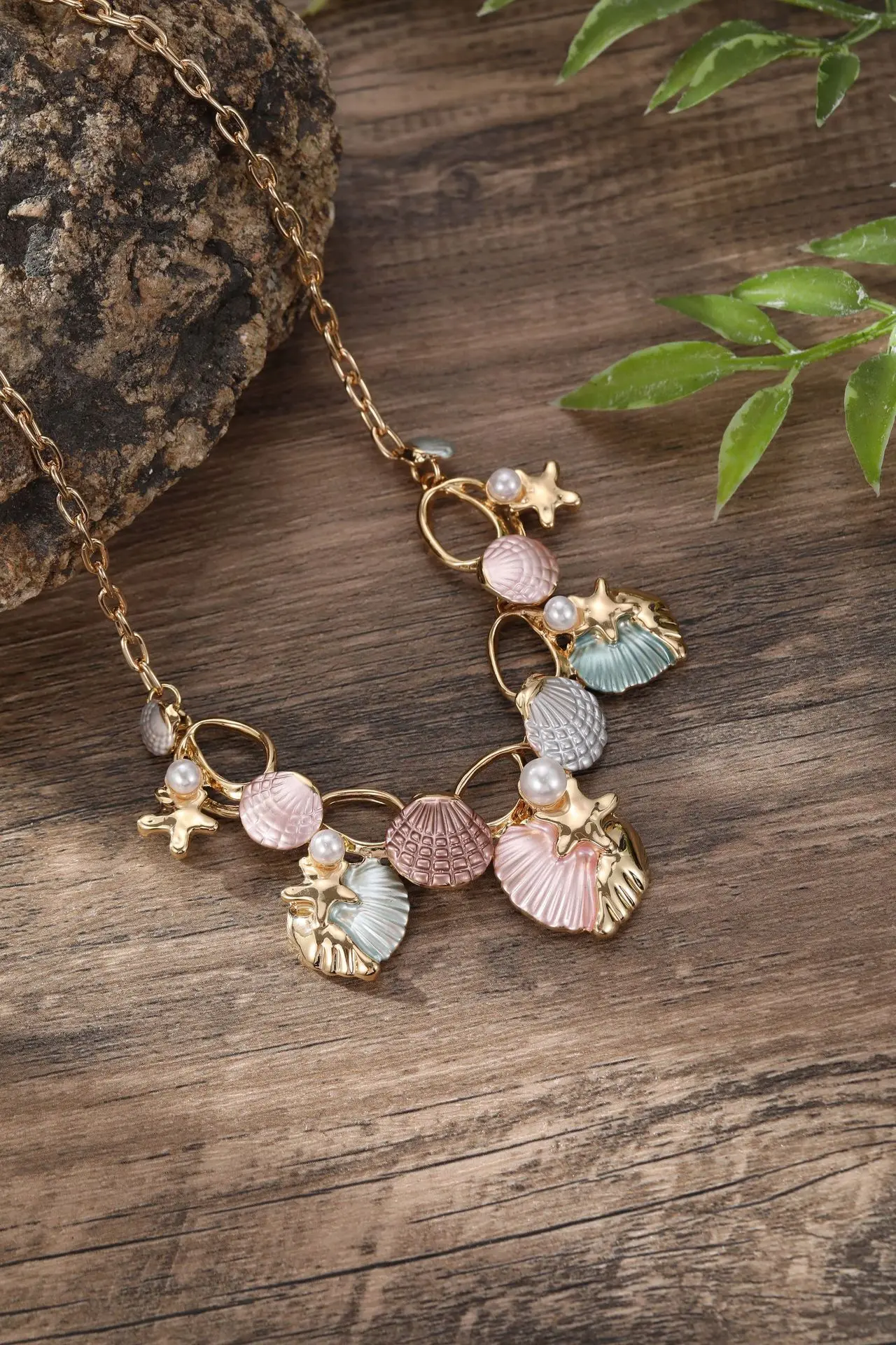 Bunte bemalte Ölmuscheln Seestern Halsketten Zinklegierung Frauen frische süße vielseitige Halskette Modeschmuck Strandurlaub – Detail 3