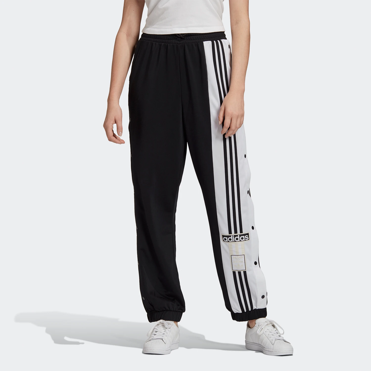 

Женские спортивные брюки adidas Originals с боковыми пуговицами GJ6580