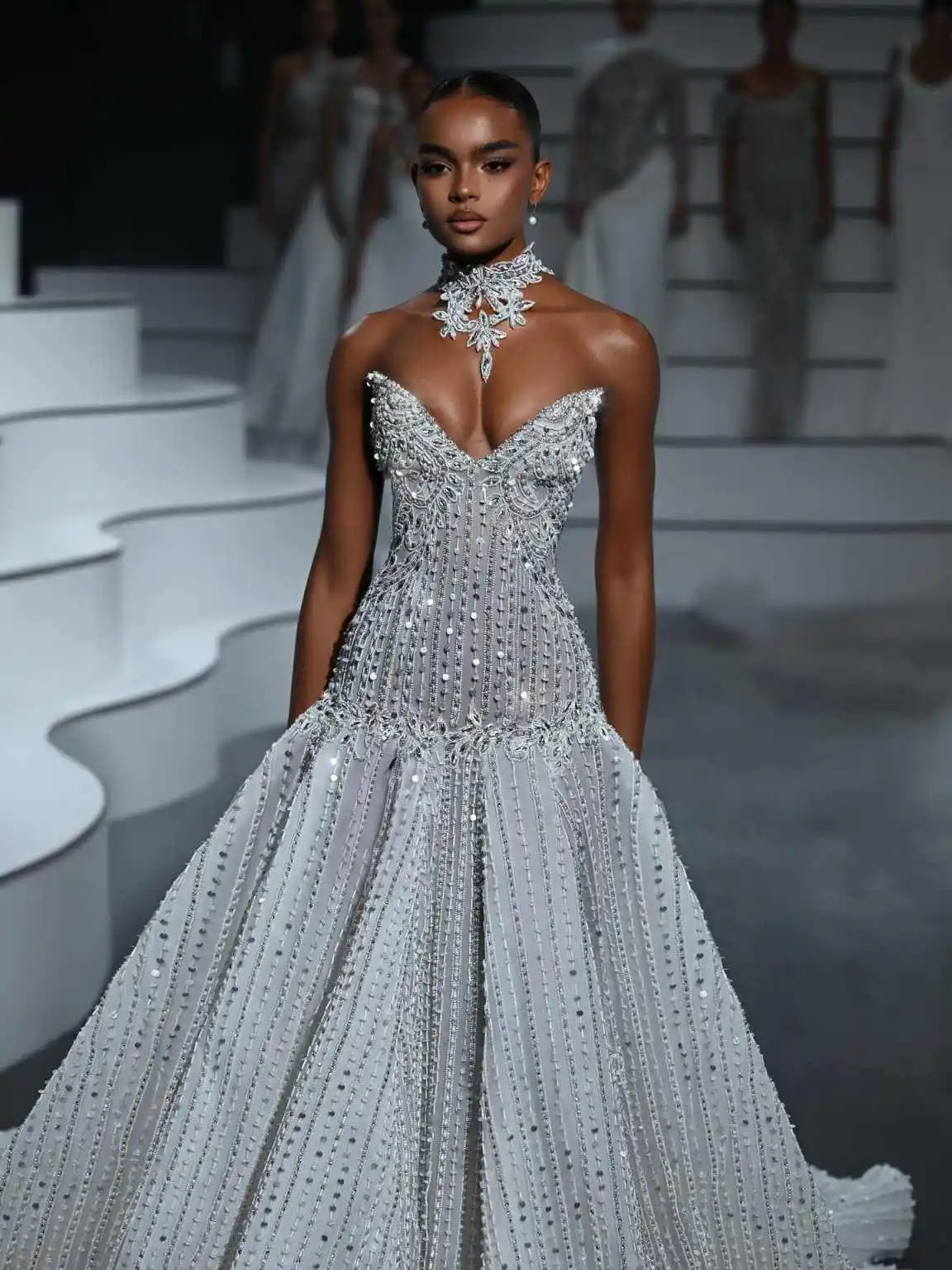 Simple Strapless A Line Wedding Dresses Vintage Beaded Lace Sleeveless Bridal Gown Crystal Vestido De Novia Customized