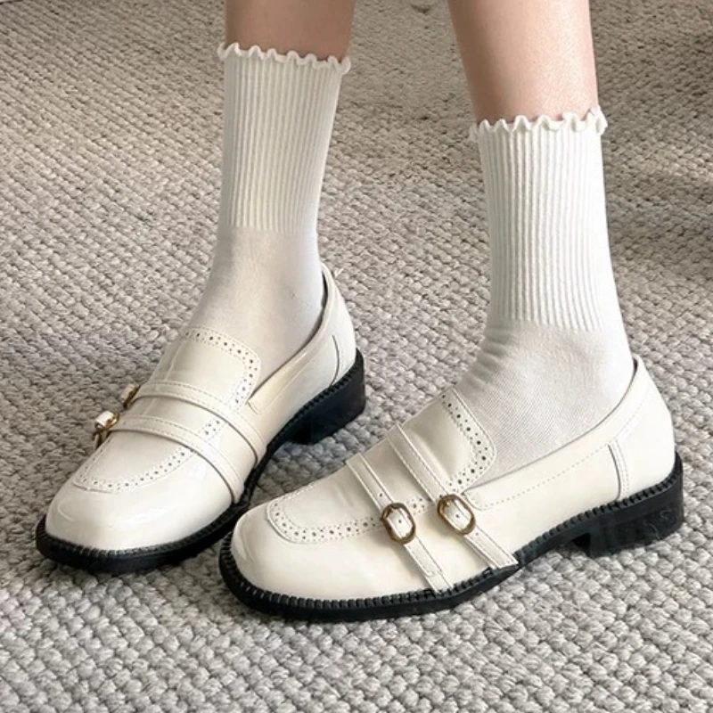 

Высококачественные лоферы из лакированной кожи, женская мода, дизайнерская обувь с двойной узкой пряжкой, ретро, британский стиль, Zapatos De Mujer