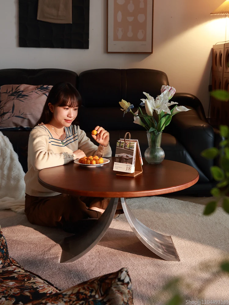 طاولة جانبية كلاسيكية فاخرة - طاولة مستديرة من الخشب الصلب للمساحات الصغيرة