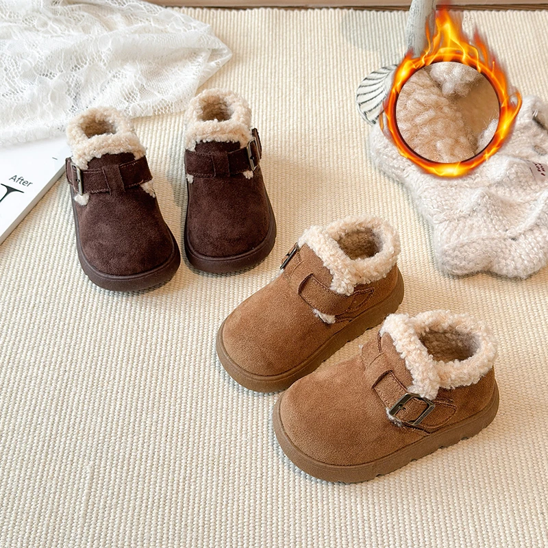 

Детские туфли на плоской подошве с круглым носком, детская повседневная обувь в стиле ретро, замшевая теплая однотонная обувь, новинка зимы 2025, кожаная обувь на липучке для мальчиков и девочек