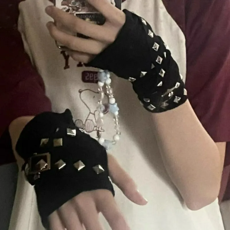 moda-feminina-meio-dedo-fivela-de-metal-luvas-rebite-punk-gotico-hip-hop-festa-cosplay-danca-mitten-preto-sem-dedos-cinta-luva