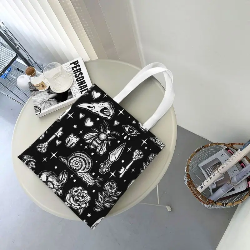 Full Of Secrets Oddities เวทมนตร์ Goth Punk Tote ถุงช้อปปิ้งแบบพกพา Canvas Shopper กระเป๋าสะพายกระเป๋าถือฮาโลวีน