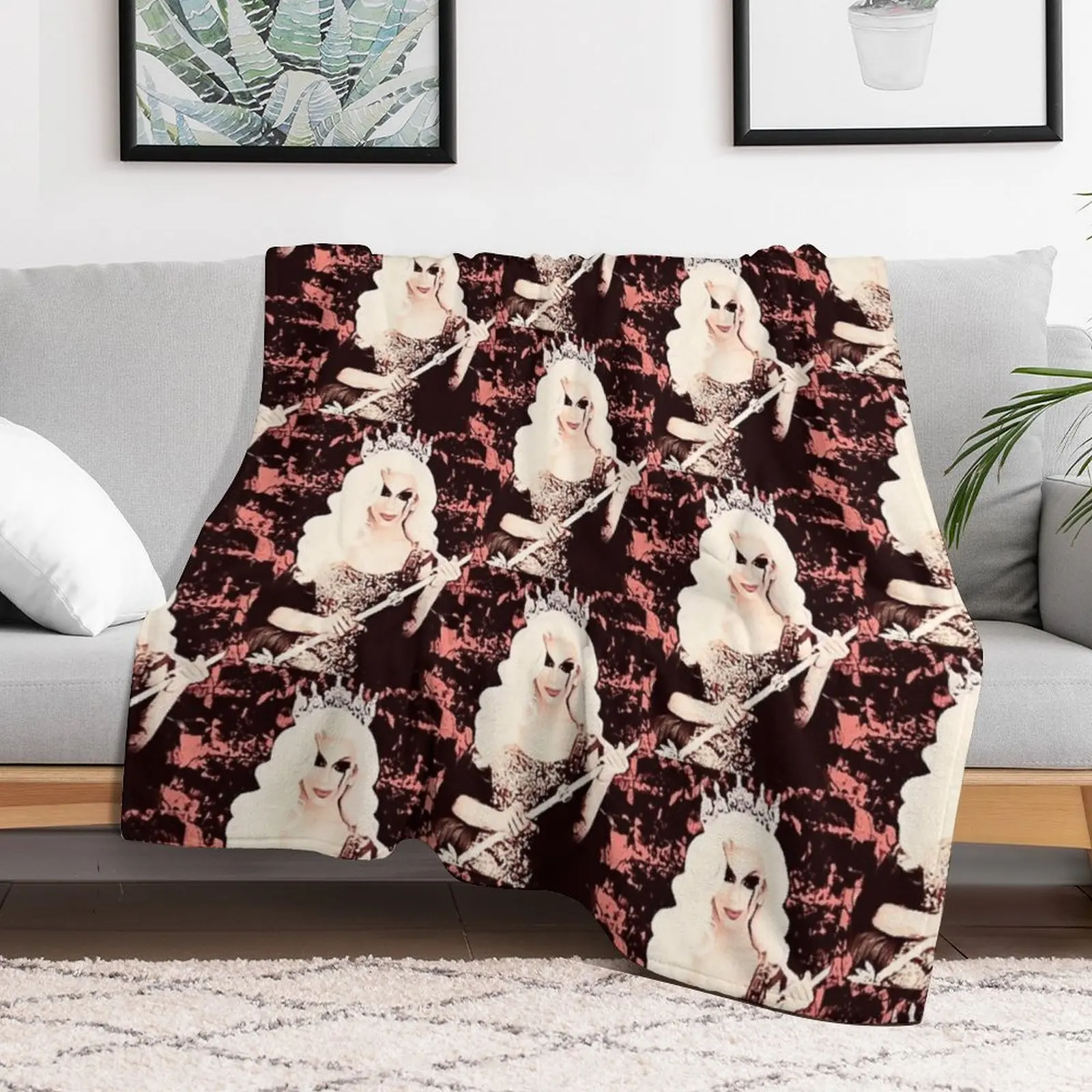 

Alaska crowned Throw Blanket halloween Sofas Decorative Beds Blankets