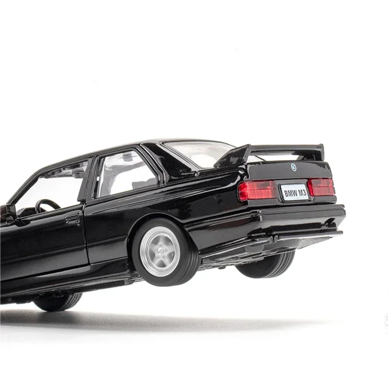 1:36 Bmw M3 1987 Sedan Legering Auto Diecast Metalen Voertuig Model Kid Toy Boy Geschenken Collectie Hoge Simulatie Mini Collect Pull Back