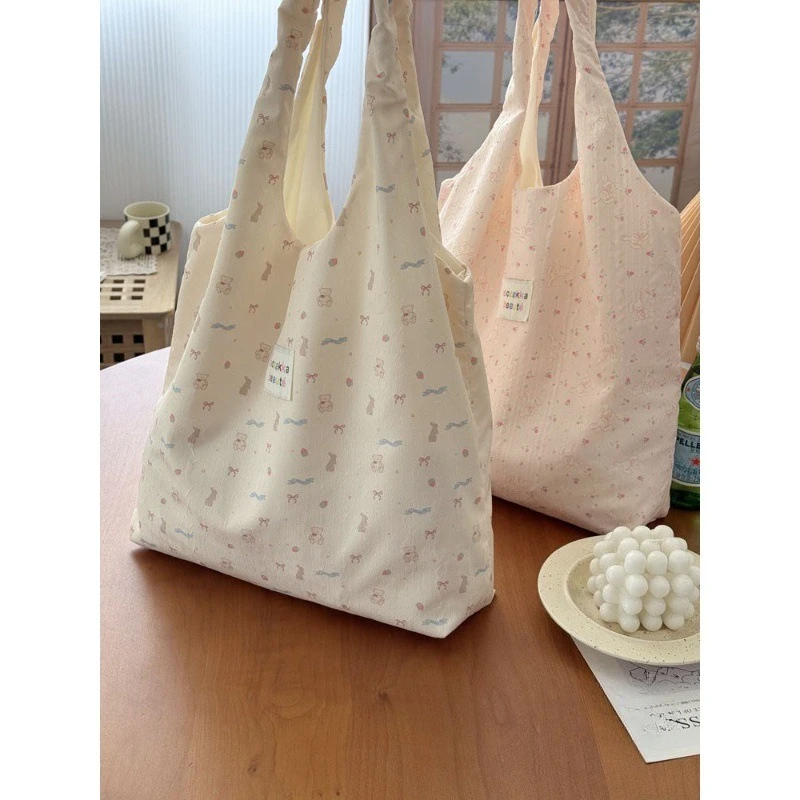 Корейская милая мультяшная сумка на плечо с тиснением медведя, литературная цветочная повседневная универсальная студенческая сумка подмышками, женская сумка