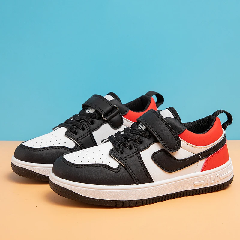 2025 جديد طفل رضيع أطفال تصميم الأزياء أحذية مشي أحذية رياضية بيضاء عدم الانزلاق حذاء كاجوال الأولاد تنفس في الهواء الطلق مجلس الأحذية