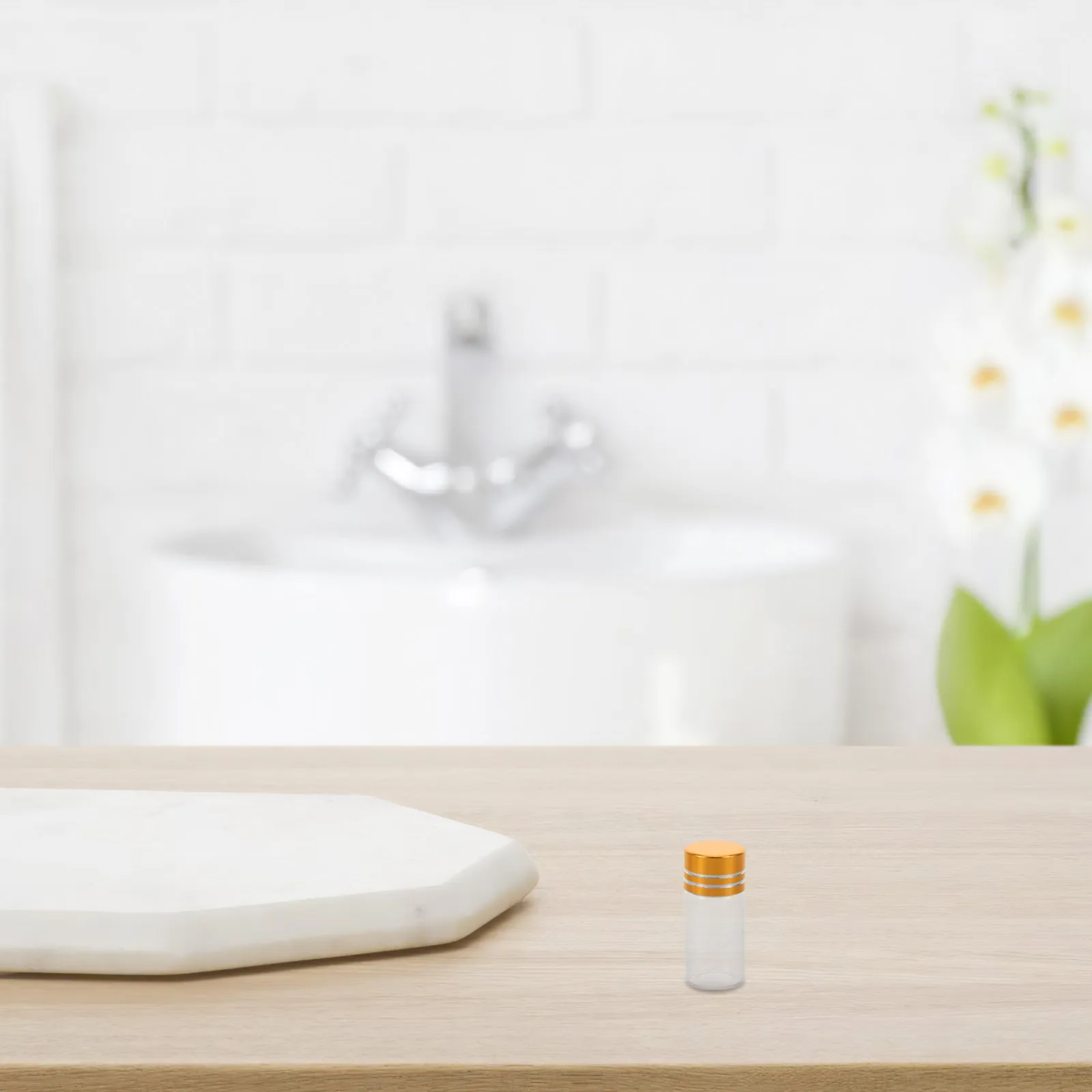 

50 шт. пустых мини-стеклянных флаконов с прозрачной завинчивающейся крышкой, пробники для путешествий, для хранения парфюмерии и эфирных масел, для DIY-тестов, маленькие