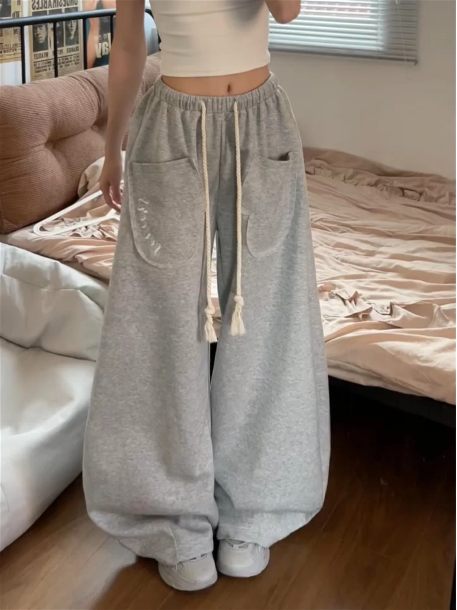 Women's Y2K Baggy Sweatpants with Rope Drawstring & Big Pockets Loose Wide Leg Trousers Casual Streetwear Fashion Pants