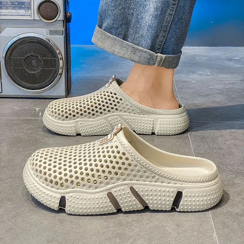 

Beach Platform Hole Slippers for Men Outdoor Mascullino Adult Sandals Man Comfortable Elegant Clappers 2025 Fun Low Price Shoes