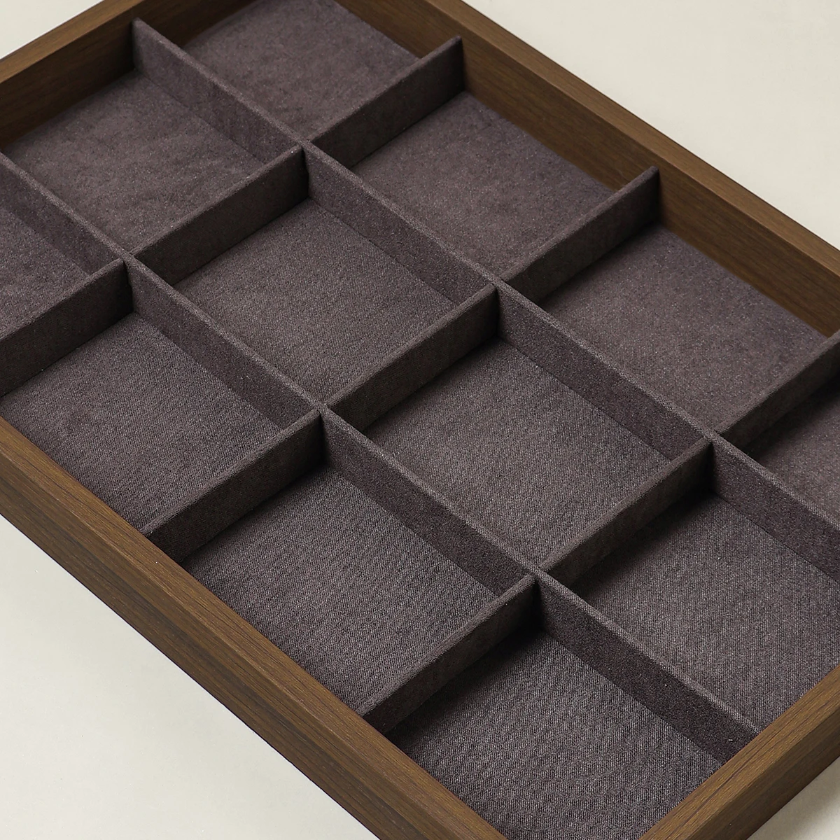 صينية مجوهرات مكونة من 12 حجرة من خشب الجوز الأسود، رف عرض الأساور/السوار، برج المجوهرات، مناسبة لتخزين المجوهرات