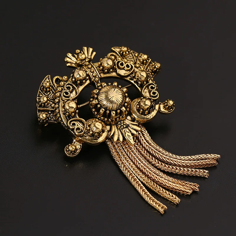 Vintage Openwork Metal Fringed Brooch Luxurious Court-style Metal Carved Pins Vintage Coat Accessories Pins Vintage Enamel Pin