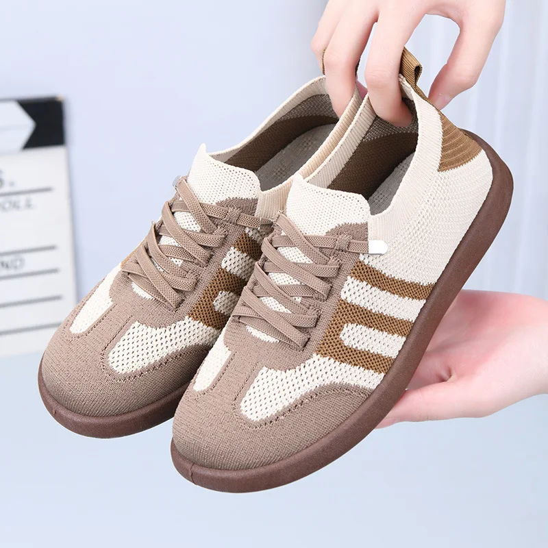 

The new German training shoes are soft-soled, comfortable and casual shoes with flying weave and breathable single shoes