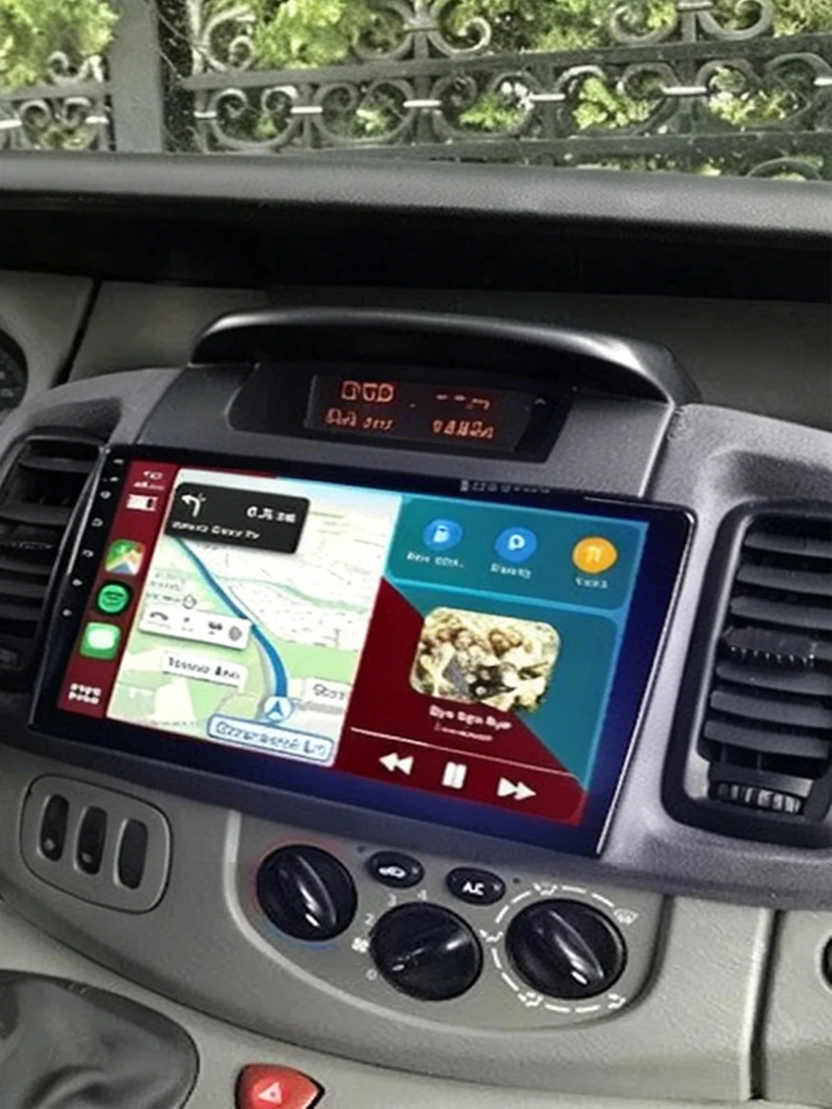 ESSGOO 10,1" DAB+ 4+64G Android 15 CarPlay Autoradio mit WLAN, Kamera und Stereoanlage für Renault Trafic 2, Opel Vivaro A und Nissan Primastar (2001–2010).