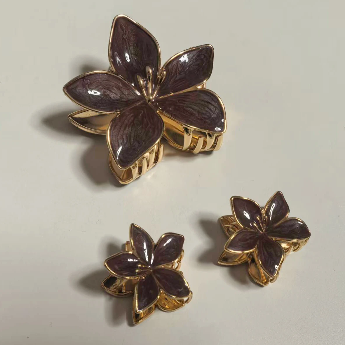 3-teiliges Set Legierung Emaille Blumen Haarspangen 8cm*1+4cm*2 Strandurlaub Haarklammer Einkaufs-Kopfschmuck Haaraccessoires für Damen – Detail 3