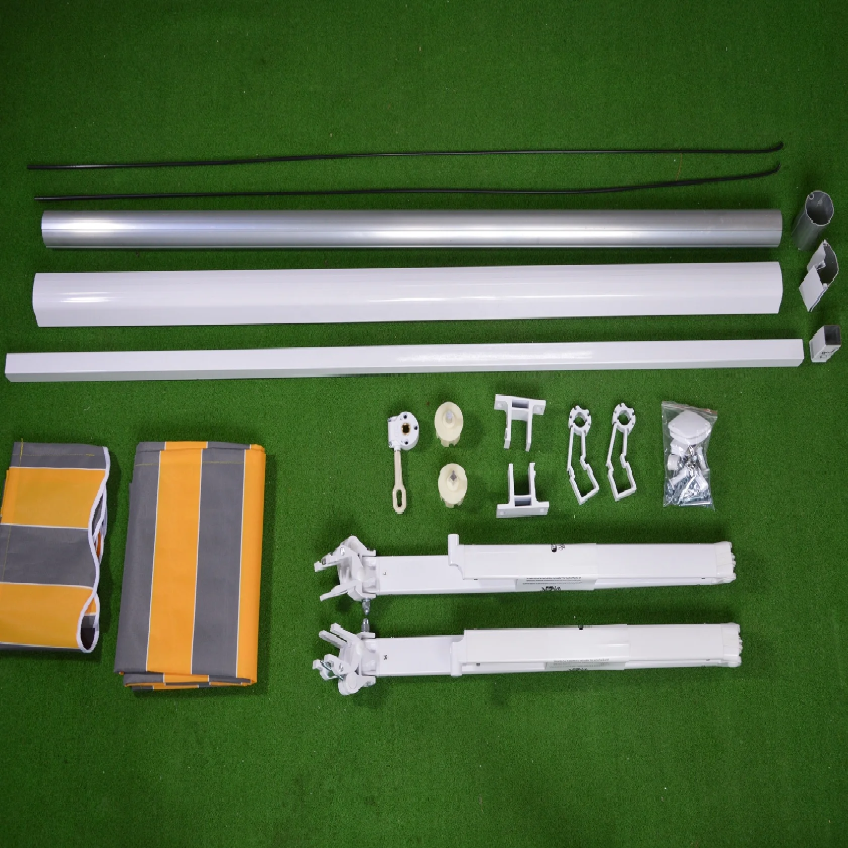 Sun Shade Outdoor Manual Retractable Awning with Aluminum Frame and PVC Coated Polyester Sail Waterproof for Patio