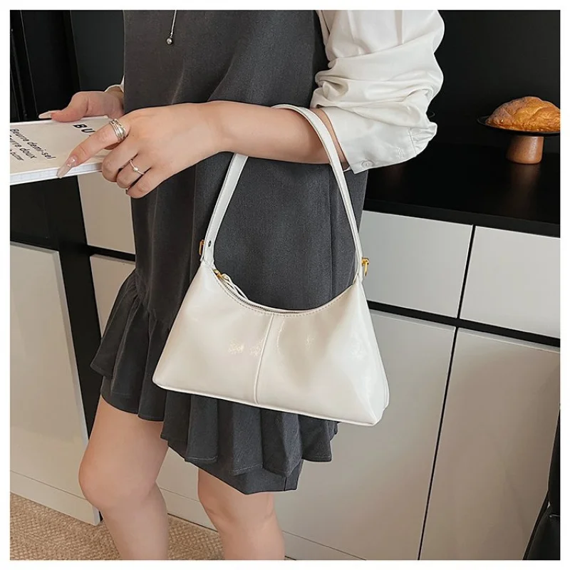 

Women's Messenger Bag Made Of Stripe-Jaguar Leather Featuring Paris Casual Vintage Lightweight Soft Daily Refined Look​